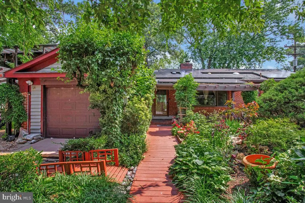 997 N Sycamore St N, FALLS CHURCH