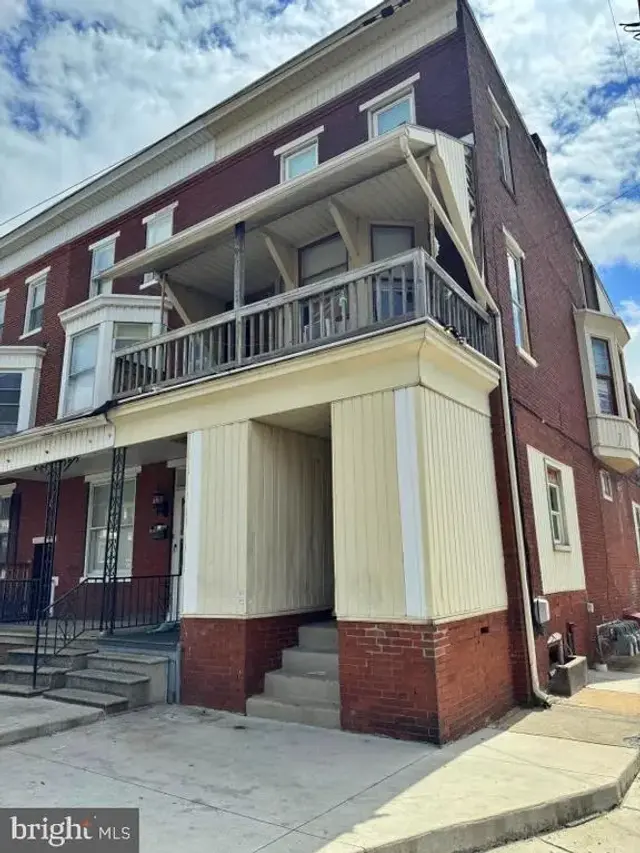 1134 W King St #1, York