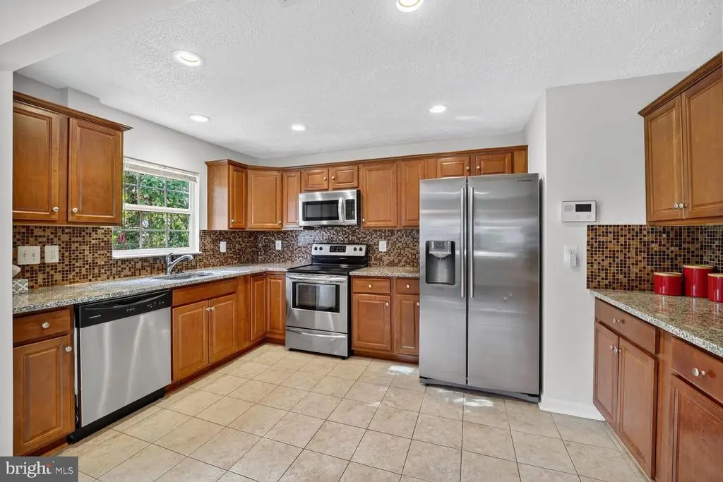 9410 Van Buren St, LANHAM