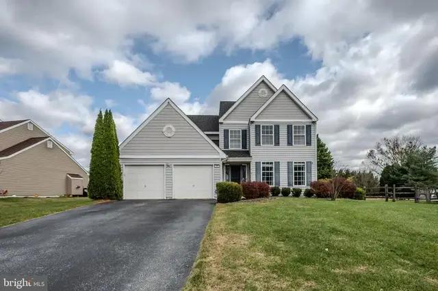 17 Oak View Dr, Newark