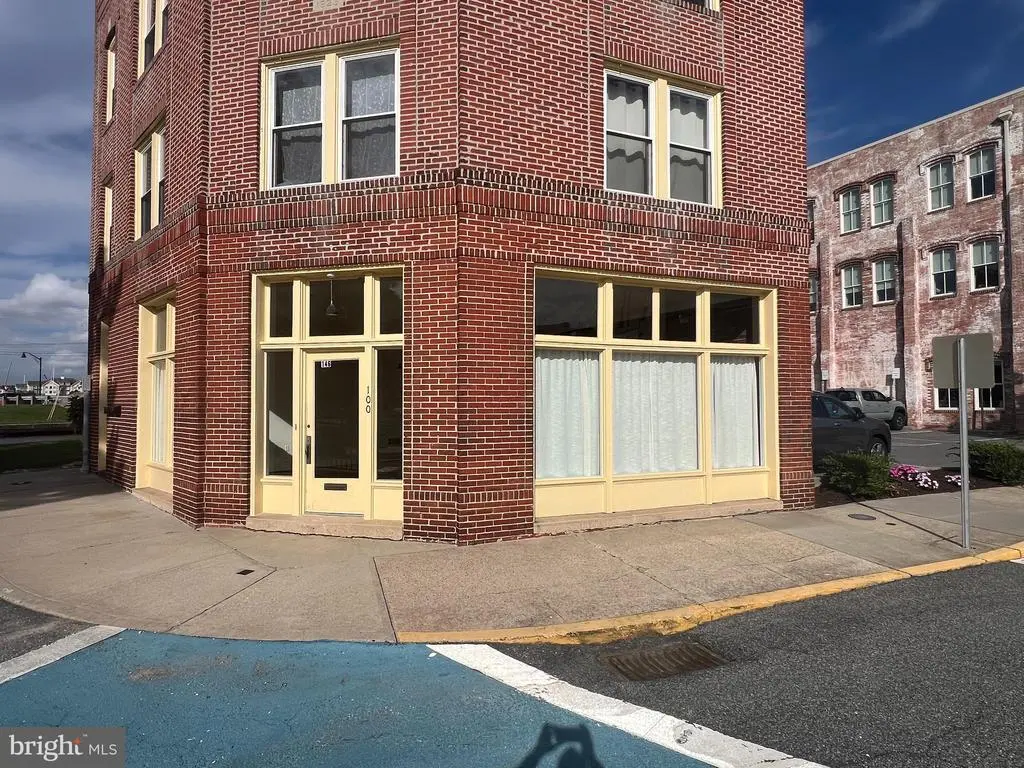 146 W Market St #100, Salisbury