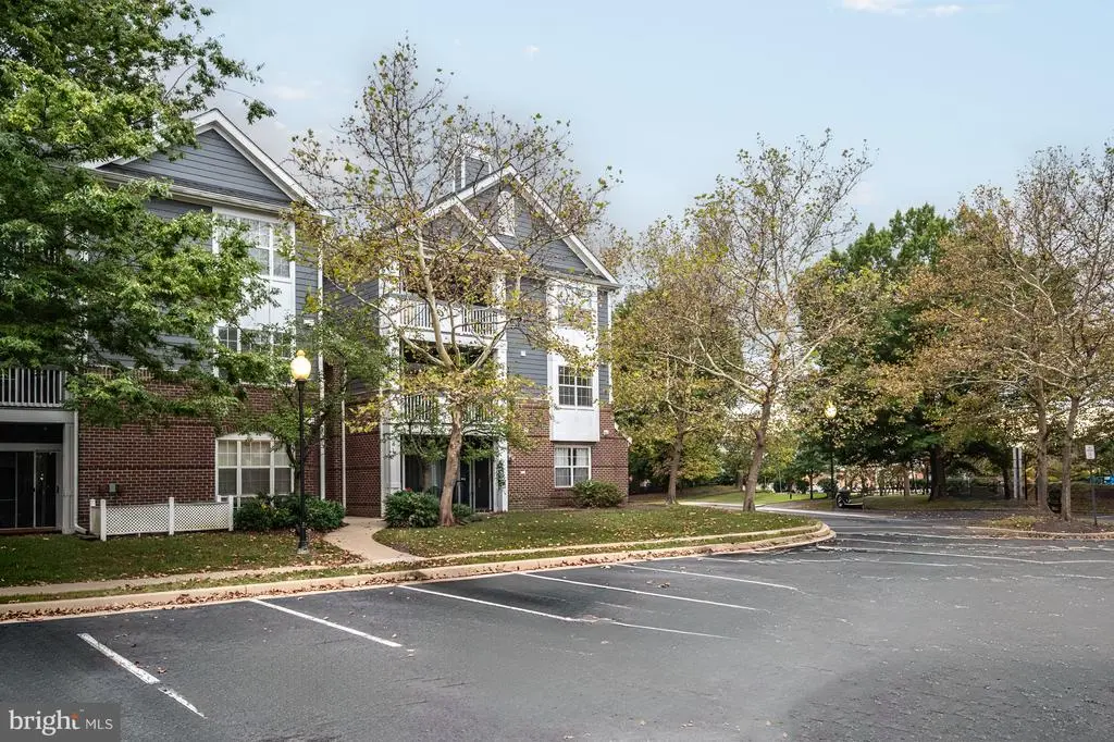 20320 Beechwood Ter #202, ASHBURN