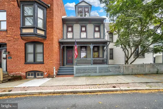 322 E Locust St, York