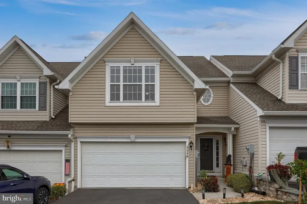 2389 Slater Hill Ln E, York