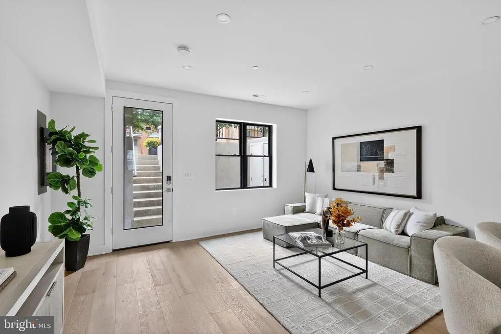 828 21st St Ne #1, WASHINGTON