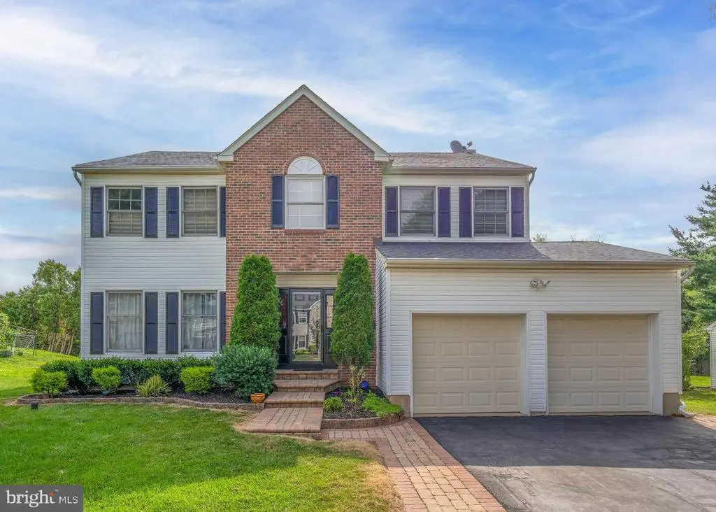 5 Bolton Cir, NEWTOWN