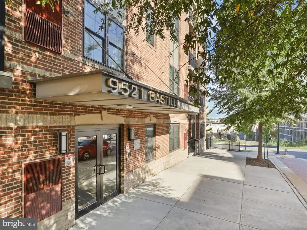 9521 Bastille St #207, FAIRFAX