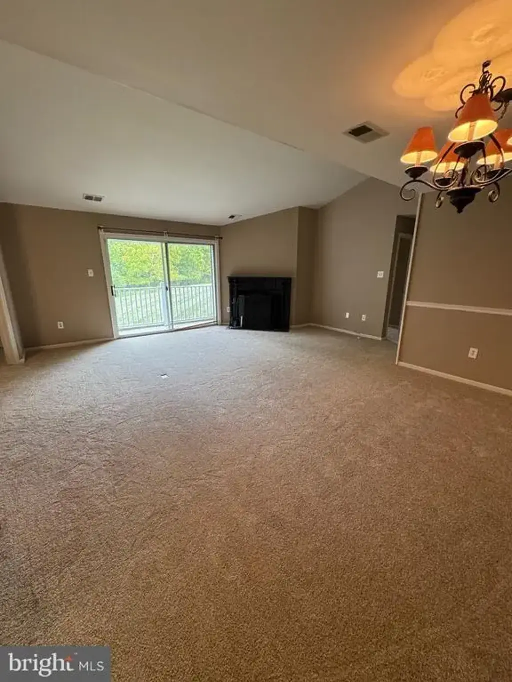 906 Mews Dr, SELLERSVILLE