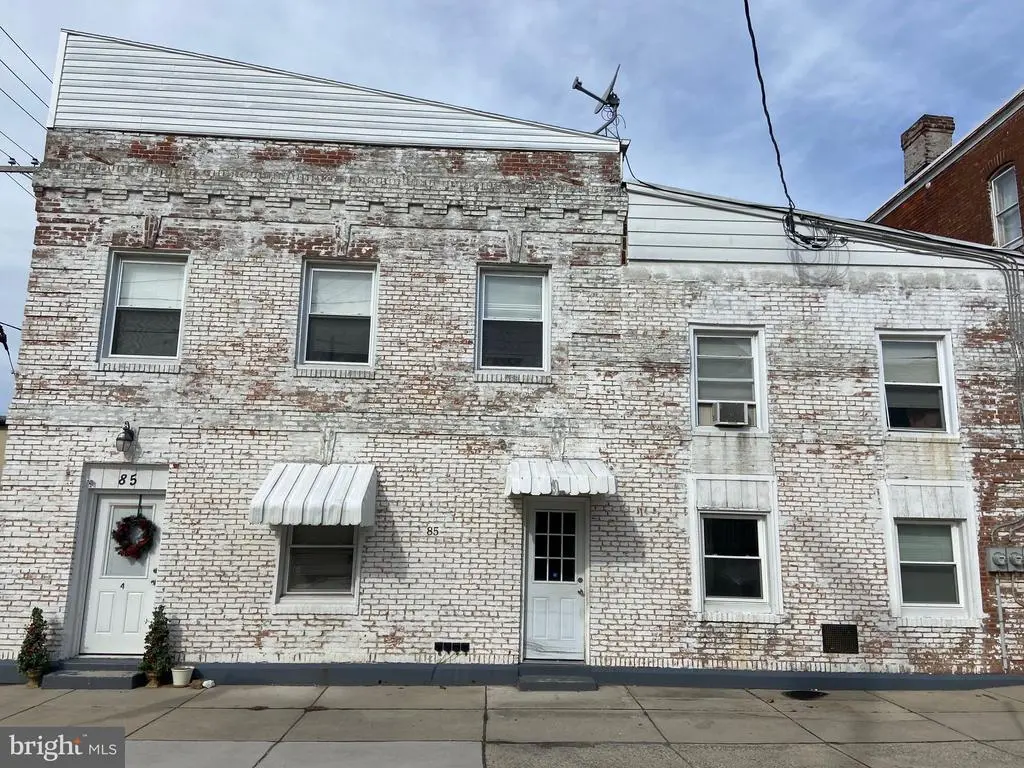 85 First Ave #3, RED LION