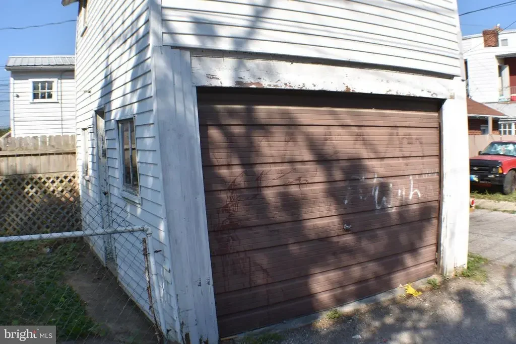 857 Wayne Ave #garage, YORK