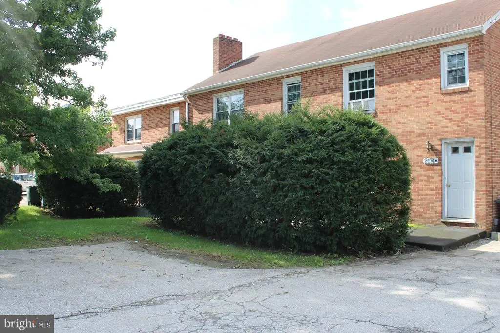 2174 S Queen St #a, York