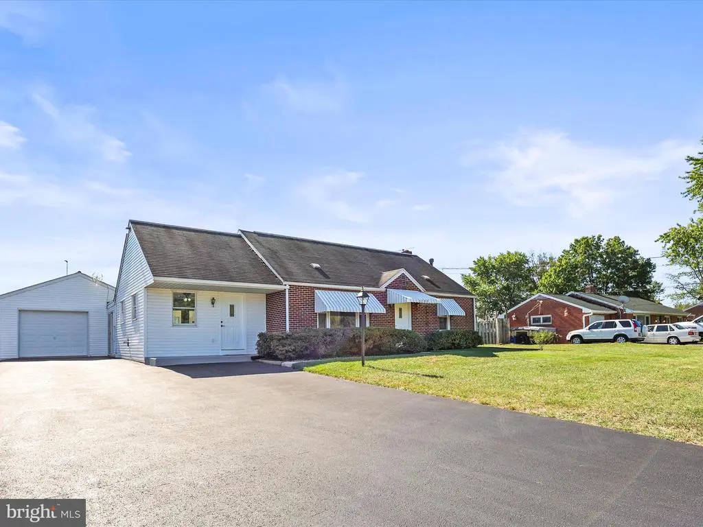 2762 Sunset Ln, YORK