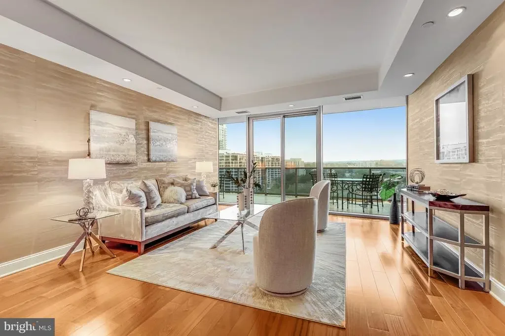 1881 N Nash St #1706, ARLINGTON