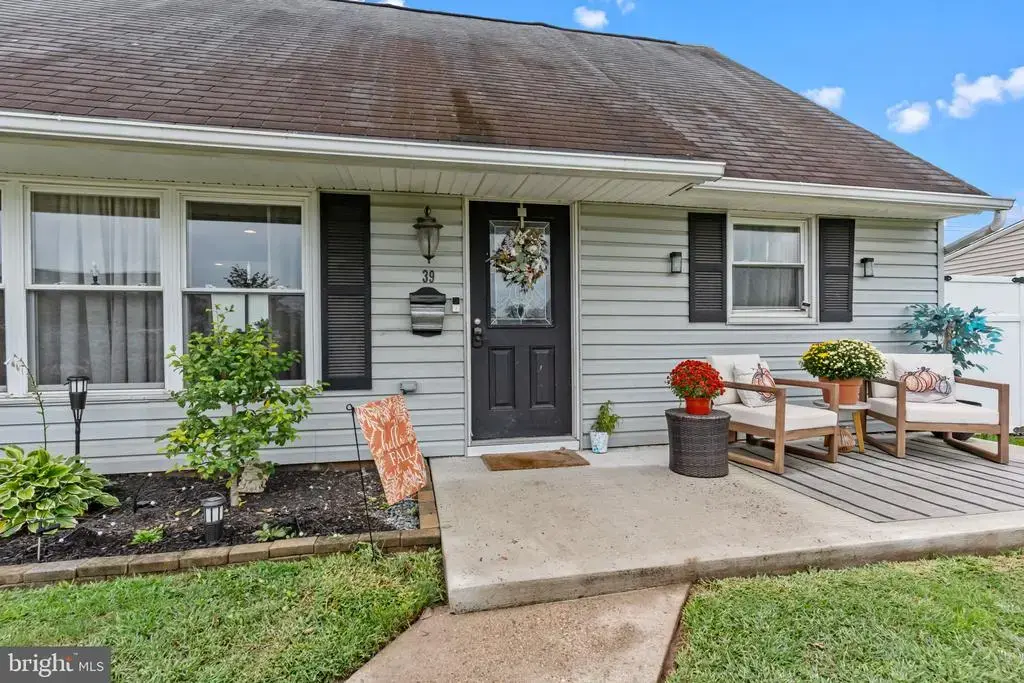 39 Jewel Ln, LEVITTOWN