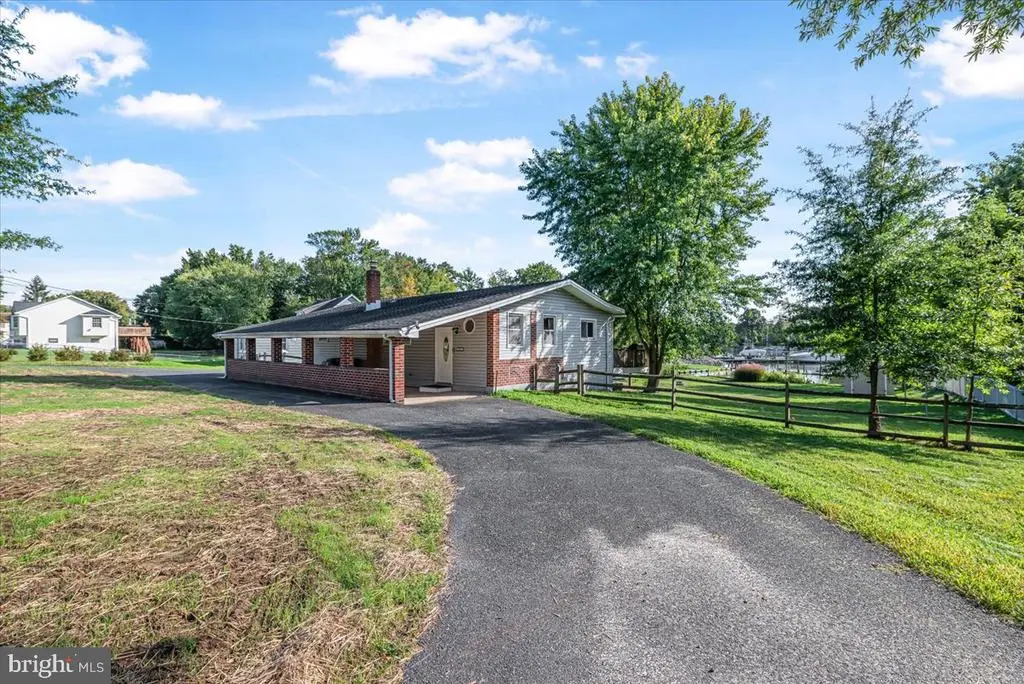 2327 Turkey Point Rd, ESSEX