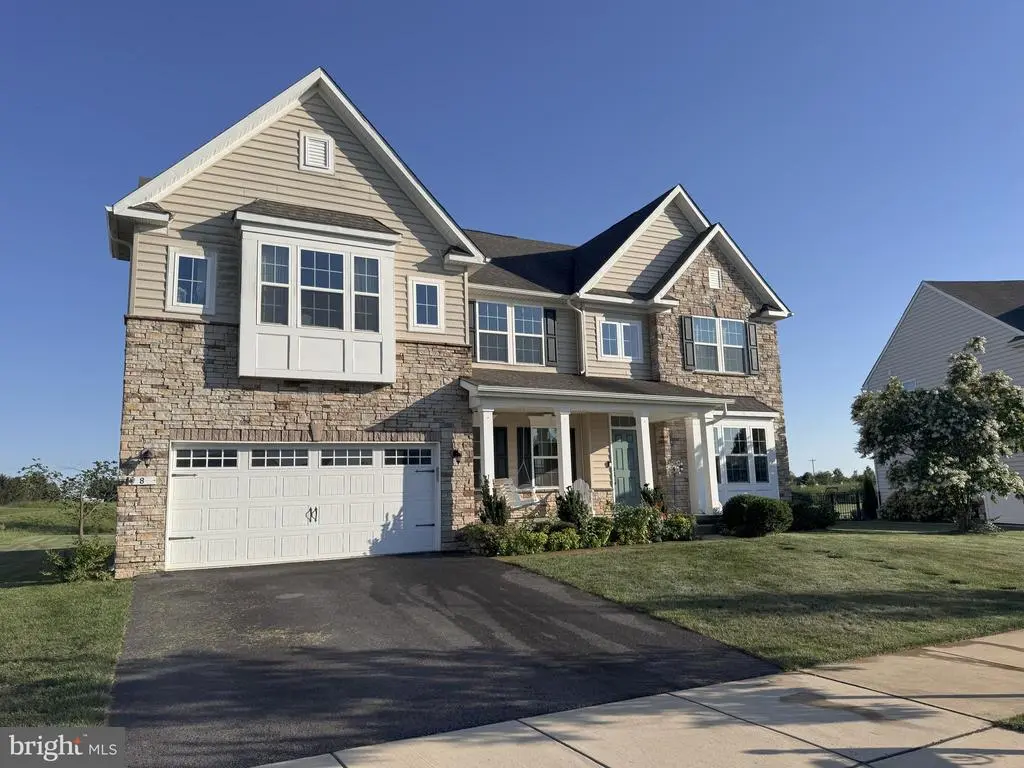 8 Melissa Dr, MIDDLETOWN