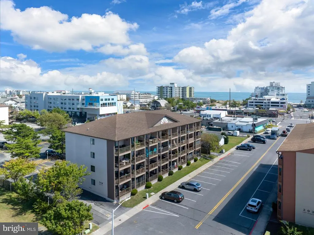 204 33rd St #303, Ocean City