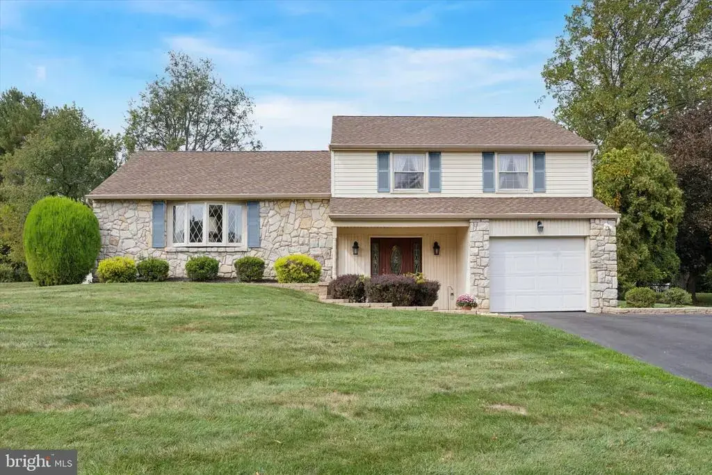 34 Acorn Dr, SOUTHAMPTON