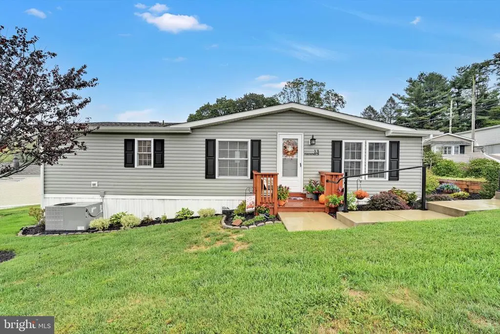 13 Forsynthia Ln, GLENMOORE