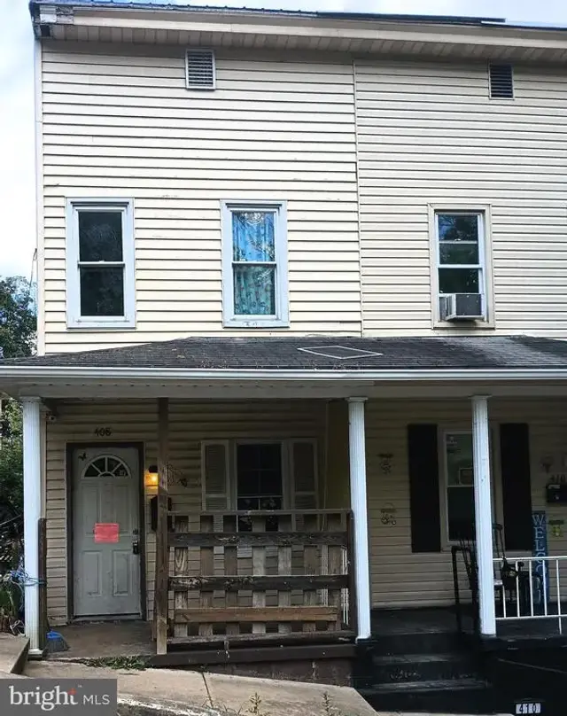 408 Chestnut St, Cumberland