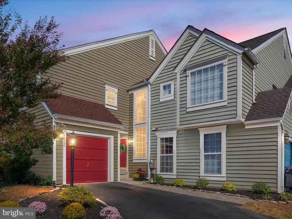 43800 Stonebridge Dr, ASHBURN