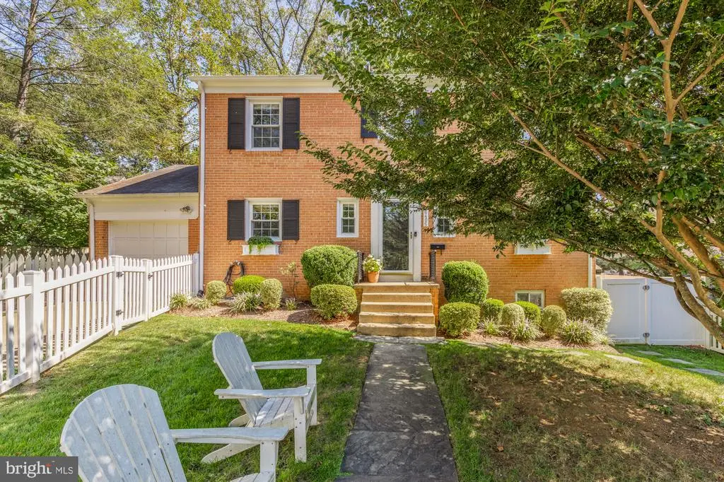 6405 Redwing Rd, Bethesda