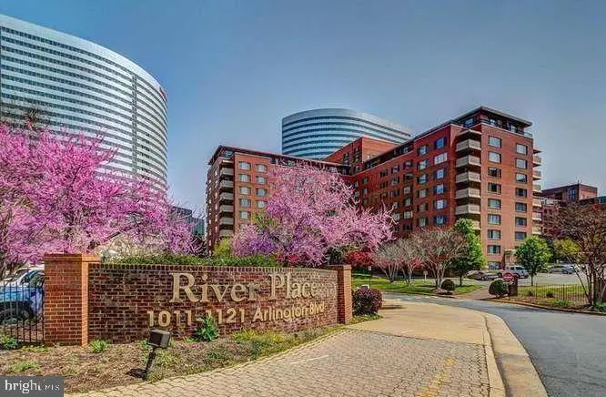 1021 Arlington Blvd #330, ARLINGTON