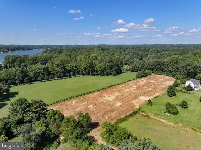 67 Wallace Manor Rd, Edgewater