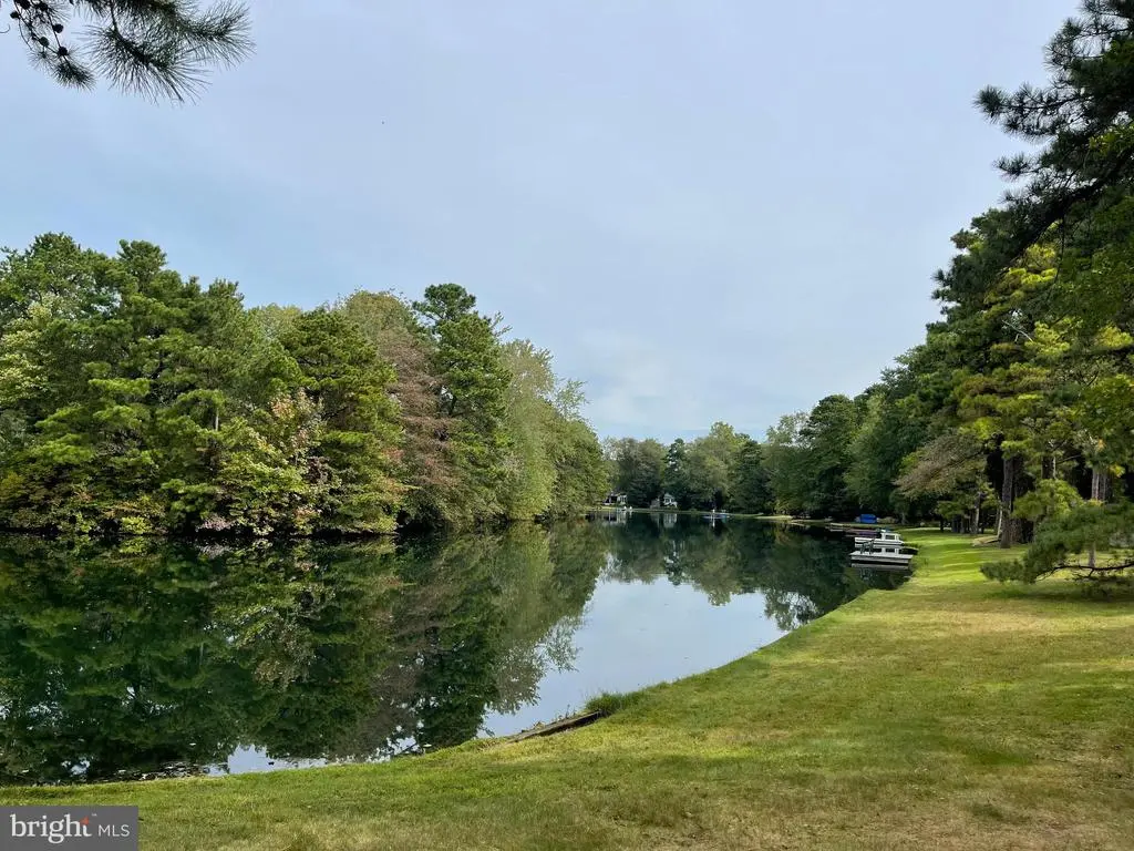 70 Oakwood Dr, MEDFORD