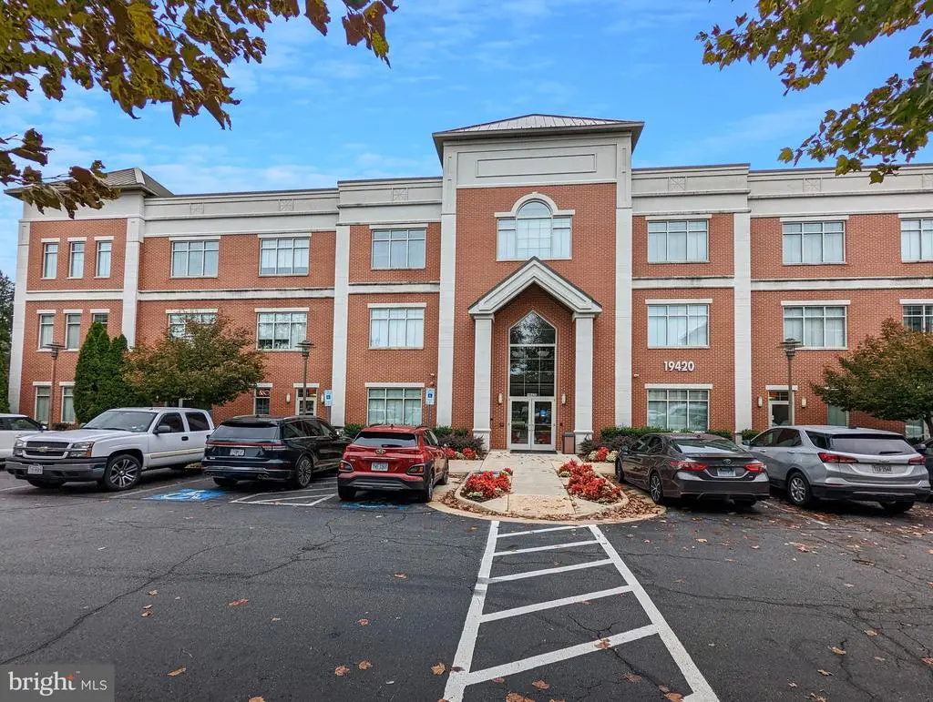 19420 Golf Vista Plz #220, Leesburg