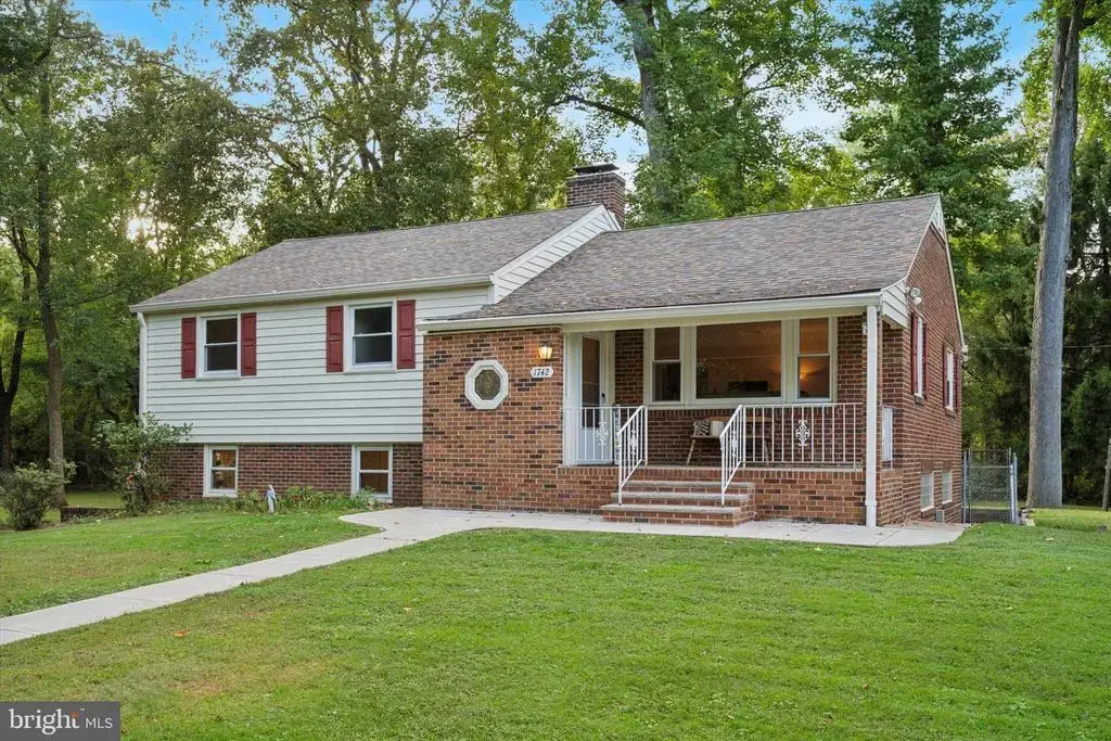 1742 Paradise Ln, BENSALEM