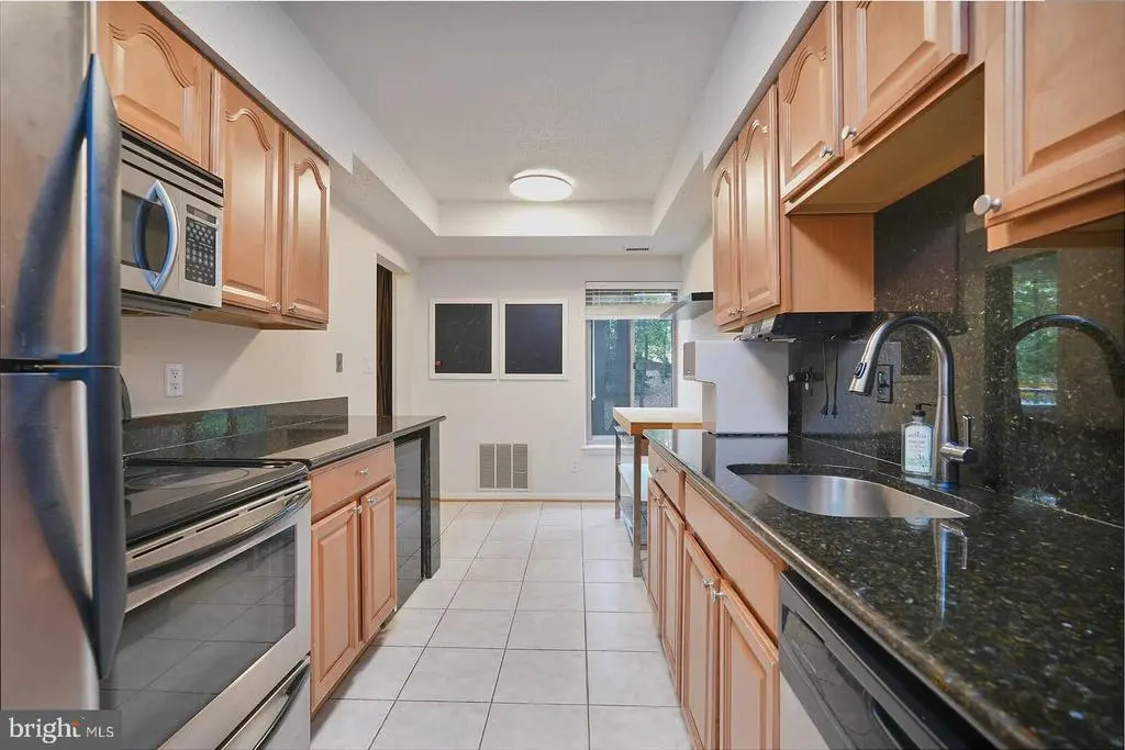 5802 Nicholson Ln #2-l08, Rockville