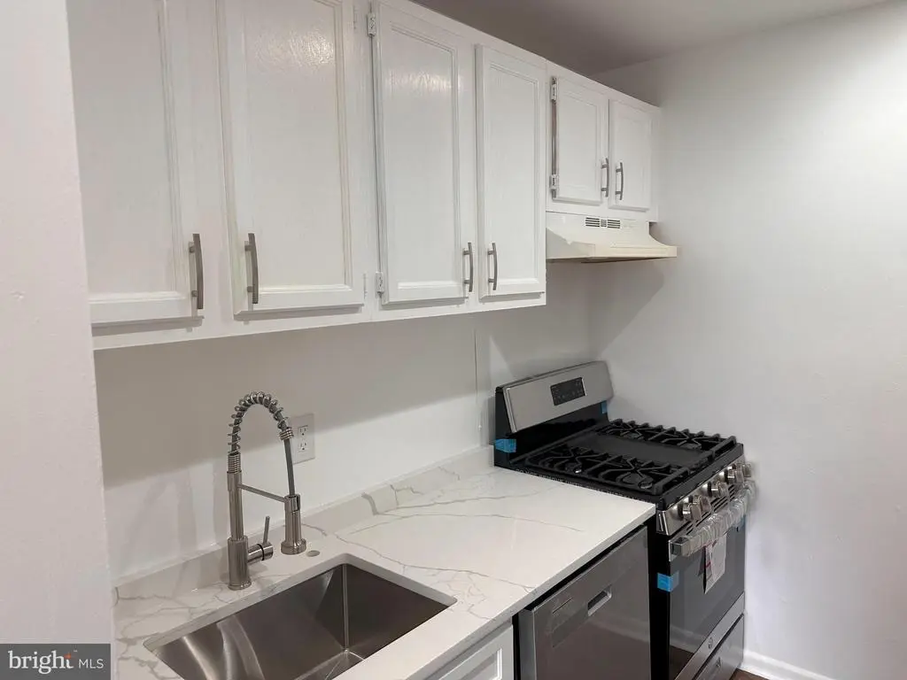 4010 Hampden St #301, Kensington