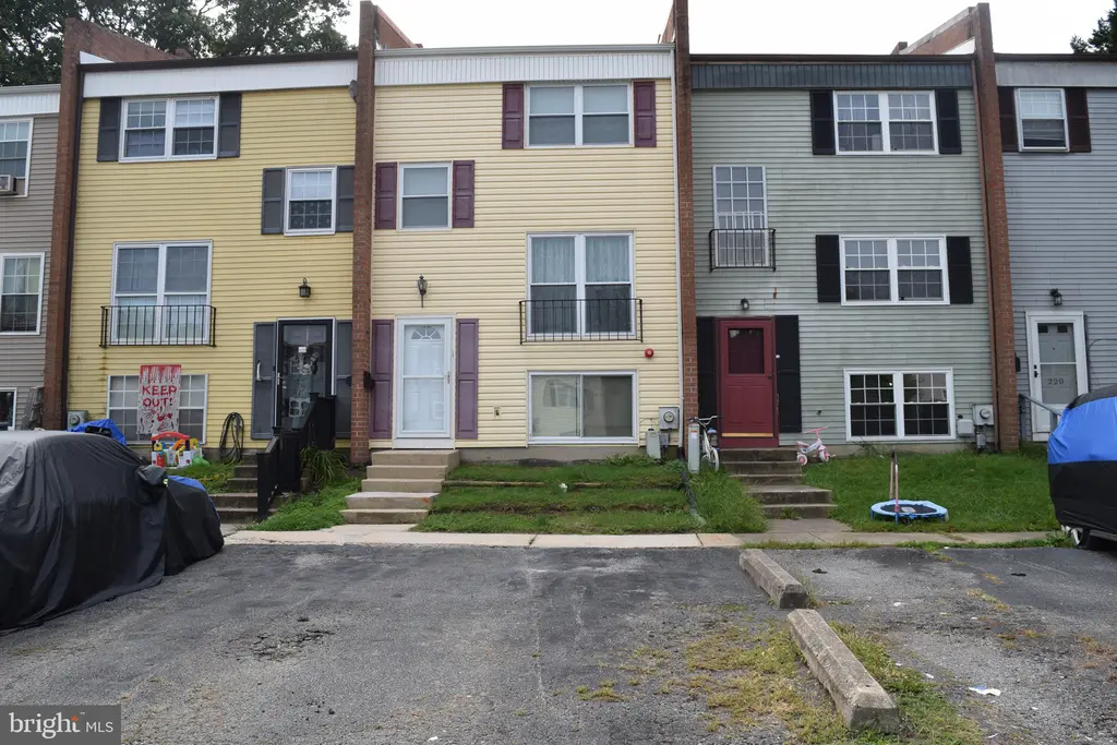 216 Whitherspoon Ln, NEWARK