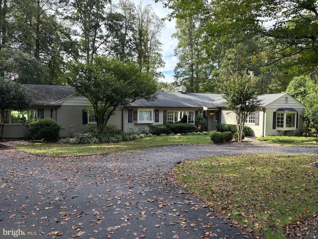 14632 Crossway Rd, Rockville