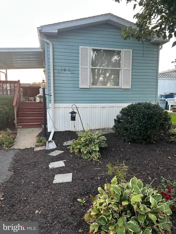 105 Silverwind Ct S, LANCASTER