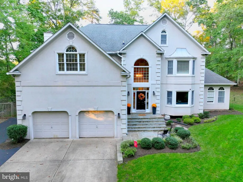 126 Lake Dr, STERLING