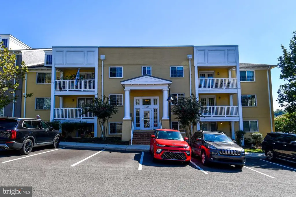 4127 S Four Mile Run Drive Dr #304, ARLINGTON