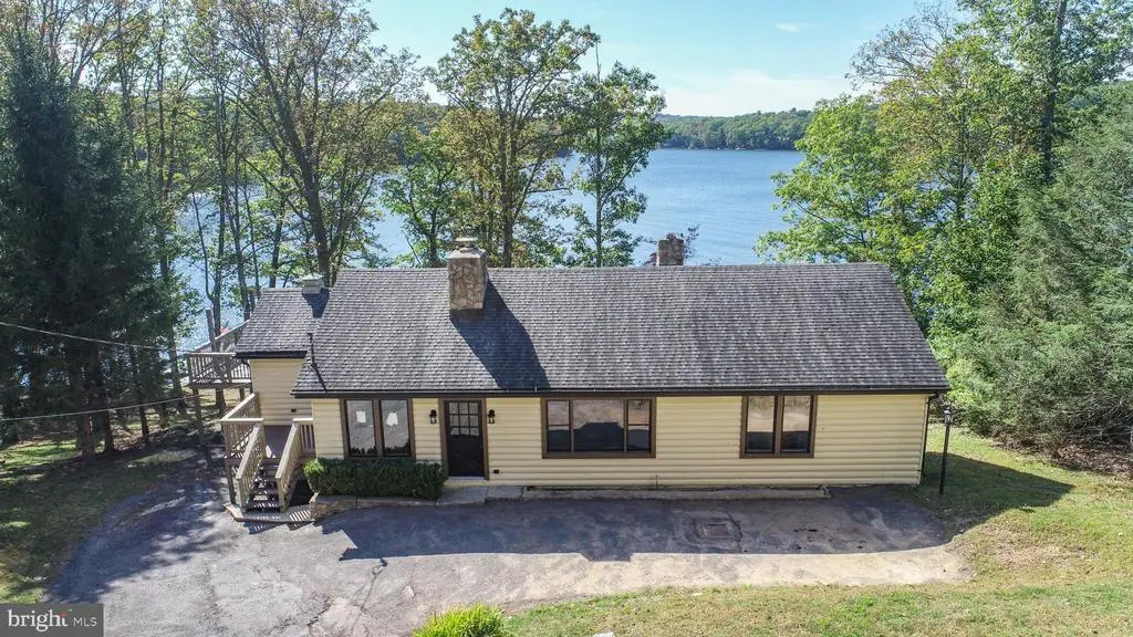 1989 Lake Shore Dr, Oakland