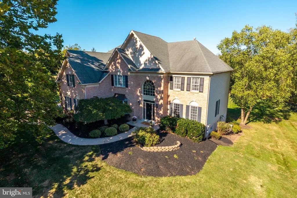 6 Longacre Dr, COLLEGEVILLE