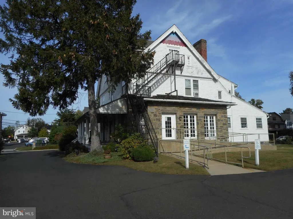 1858 Guernsey Ave, ABINGTON