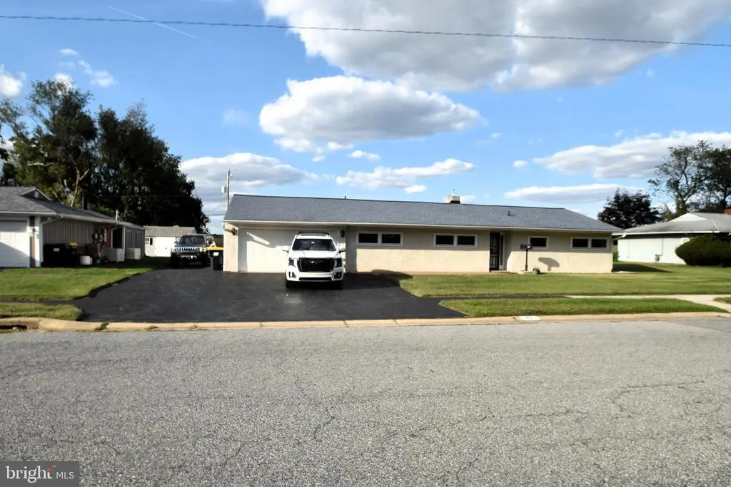 11 Kensington Ln, NEWARK