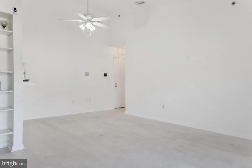 8 Cloverwood Ct #303, Essex