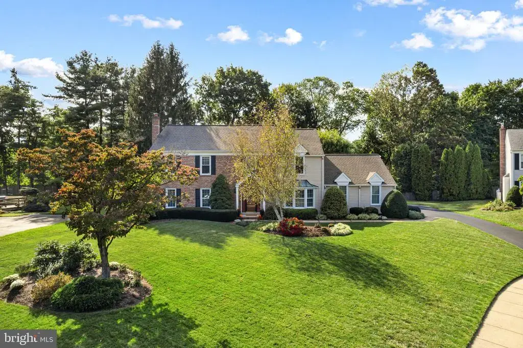 885 Henry Dr, YARDLEY