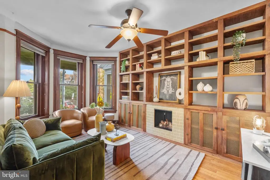 1004 Monroe St Nw, WASHINGTON