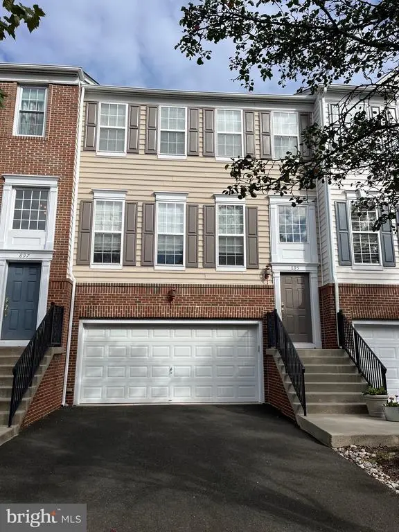 895 Chatfield Rd, WARRINGTON