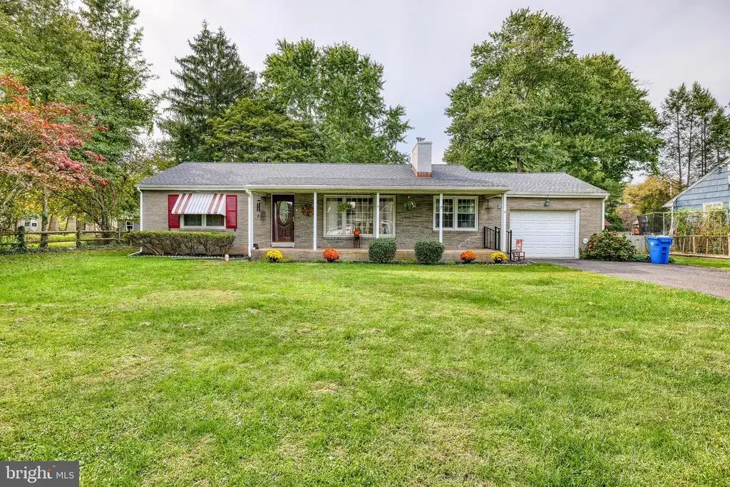 5 Fayette Dr, YARDLEY