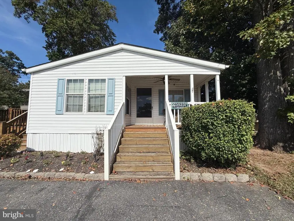 35237 Breakers St #e-711, Long Neck