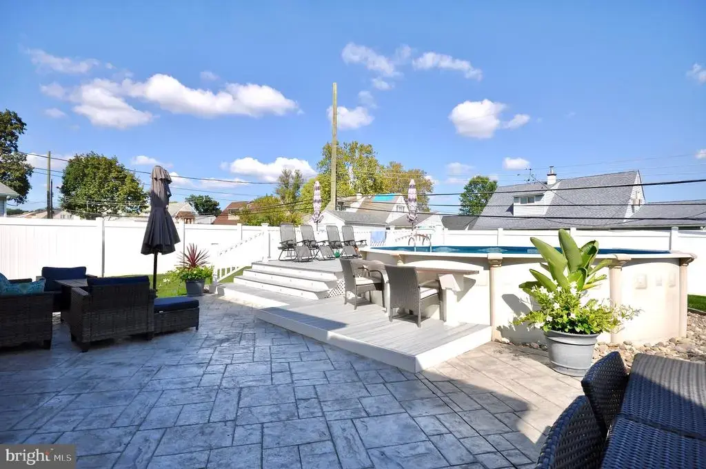 38 Plumtree Rd, LEVITTOWN