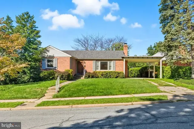 915 Shawnee Dr, Frederick